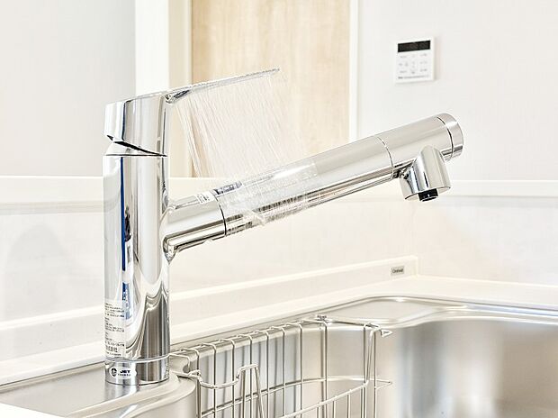 【その他設備(蛇口一体型浄水器)】いつでも清潔なおいしいお水を。一つの水栓で水道水と浄水を使い分け。