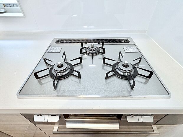 【その他設備(Ｓｉセンサーコンロ)】ガスコンロはＳｉセンサー搭載。火力調節や焦げ付き・消し忘れも防いでくれます。