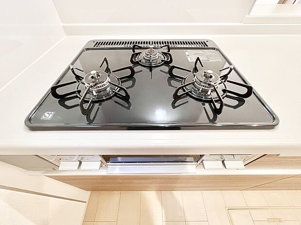 【その他設備(ガスコンロ)】三口ガスコンロでお料理が一気にはかどりそう  