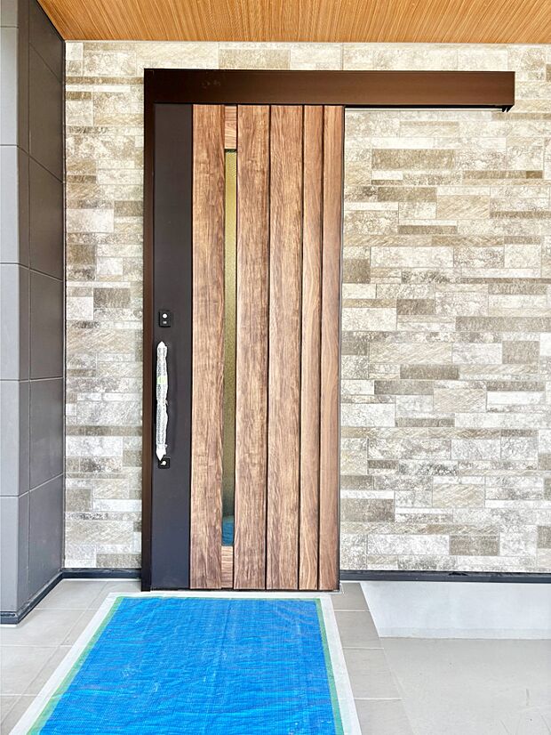 【玄関】大切な家族、来客を出迎える玄関。