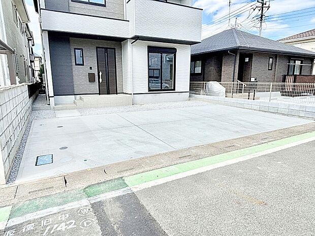 【駐車場】駐車2台可能！急なお客様の駐車に。また、ご家族の自転車スペースとしても大活躍。