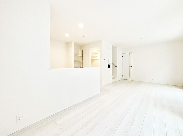 【ダイニング】家族の笑顔が自然と生まれてくる、そんな雰囲気のダイニングに仕上がっています。