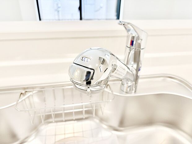 【その他設備(浄水器)】いつでも清潔なおいしいお水を。一つの水栓で水道水と浄水を使い分け。