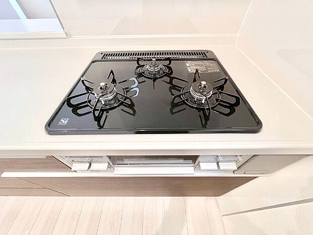 【その他設備(Ｓｉセンサーコンロ)】ガスコンロはＳｉセンサー搭載。火力調節や焦げ付き・消し忘れも防いでくれます。