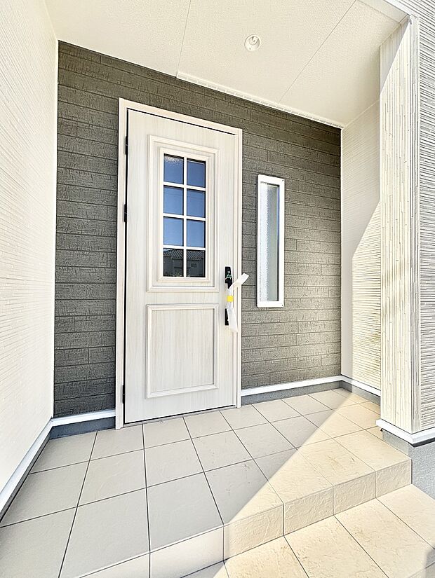 【玄関】大切な家族、来客を出迎える玄関。