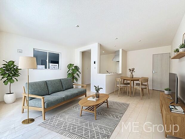 【リビング】ご家族の賑やかな話し声で包まれる明るいリビング  ※家具はCGです