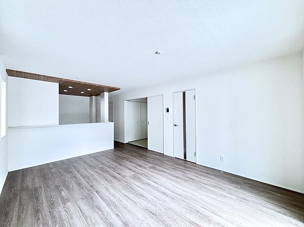 【リビングダイニング】家族団らんの時間も増えそうなくつろぎのリビングダイニング。   