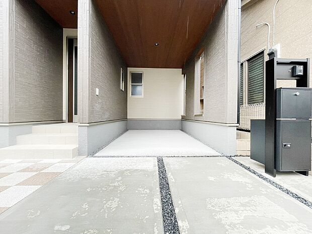 【駐車場】雨風から大切な愛車を守るビルトインガレージ