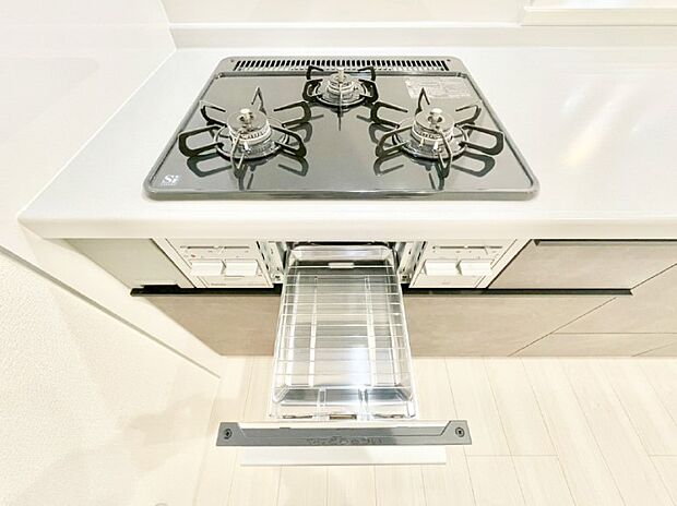 【その他設備(Ｓｉセンサーコンロ)】ガスコンロはＳｉセンサー搭載。火力調節や焦げ付き・消し忘れも防いでくれます。