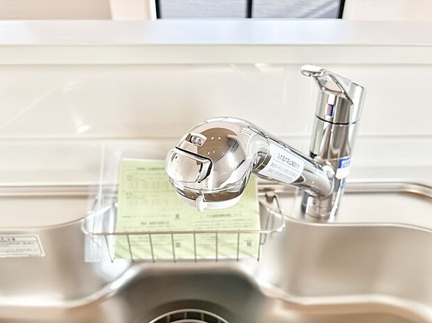 【その他設備(浄水器)】いつでも清潔なおいしいお水を。一つの水栓で水道水と浄水を使い分け。