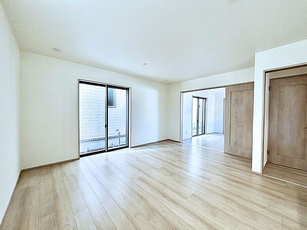 【ダイニング】家族の笑顔が自然と生まれてくる、そんな雰囲気のダイニングに仕上がっています。