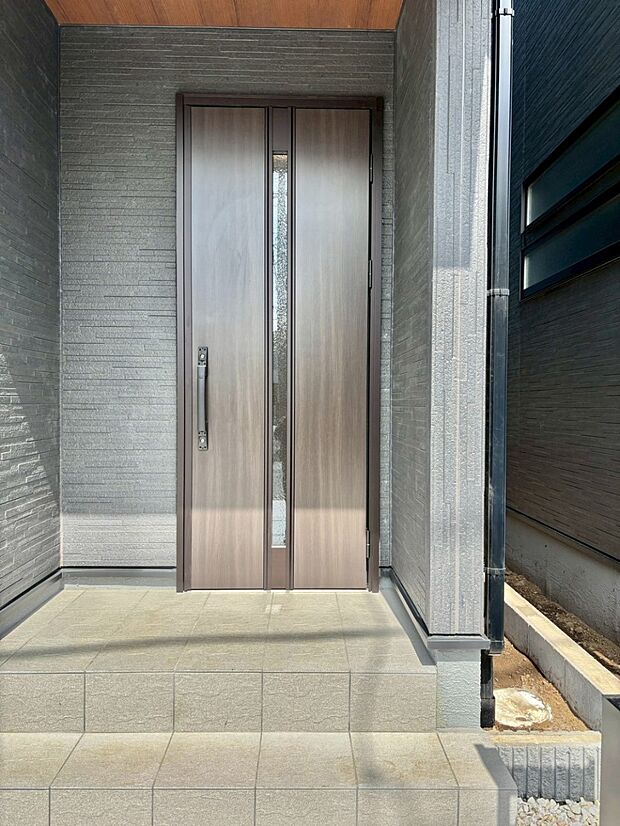 【玄関】大切な家族、来客を出迎える玄関。