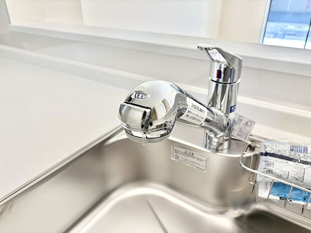 【その他設備(浄水器)】いつでも清潔なおいしいお水を。一つの水栓で水道水と浄水を使い分け。