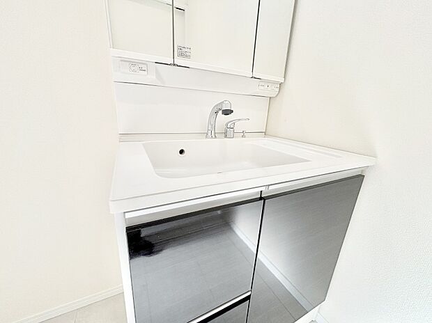 【その他設備(ハンドシャワー水栓)】ハンドシャワー付き!使いやすい洗面台。