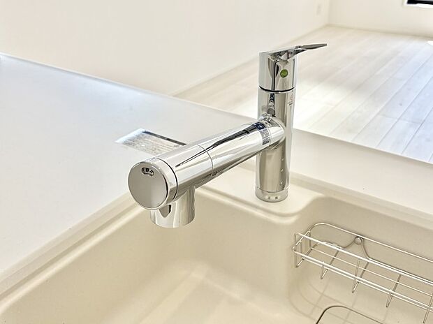 【その他設備(浄水器)】いつでも清潔なおいしいお水を。一つの水栓で水道水と浄水を使い分け。