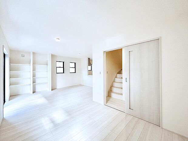 【リビングダイニング】19.5帖のＬＤＫは家族のつながりを強くする大事なスペース。 収納もたっぷり。