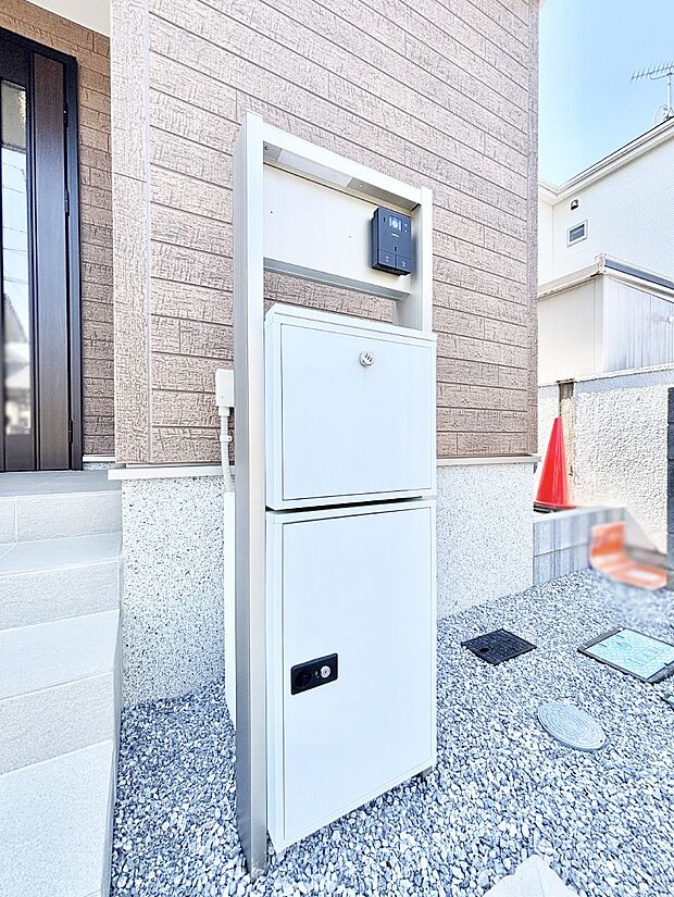 【その他現地】表札・インターホン・ポストをひとつに集約