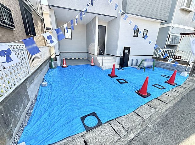 【駐車場】駐車2台可能！急なお客様の駐車に。また、ご家族の自転車スペースとしても大活躍。