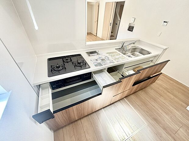 【その他設備(スライド収納)】使いやすさを優先したスライド式収納タイプ！