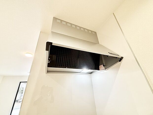 【その他設備(レンジフード)】基本的なお手入れはフィルターのみ！お手入れのしやすさも魅力です。