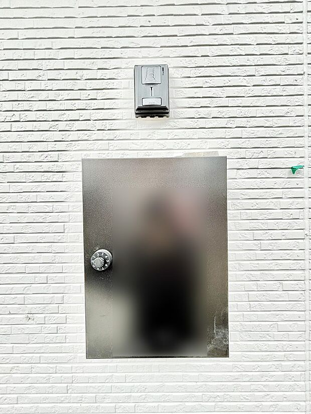 【その他現地】シンプルなデザインのポスト