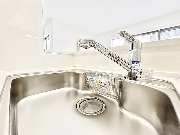 【その他設備(蛇口一体型浄水器)】いつでも清潔なおいしいお水を。一つの水栓で水道水と浄水を使い分け。