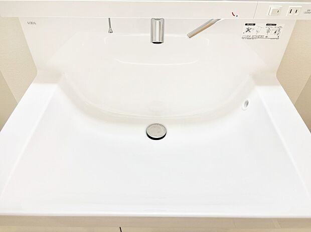 【その他設備(ハンドシャワー水栓)】ハンドシャワー付き！使いやすい洗面台。