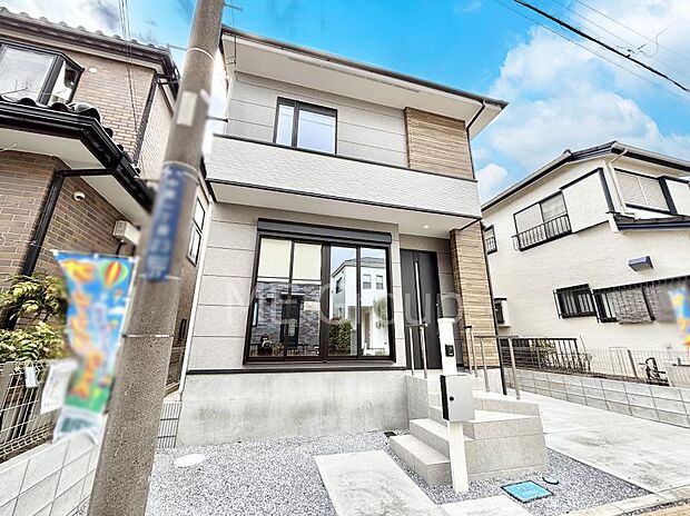 【現地外観写真】洗練された外観、上質な住空間が広がる室内は永く安心して過ごせる住居です。