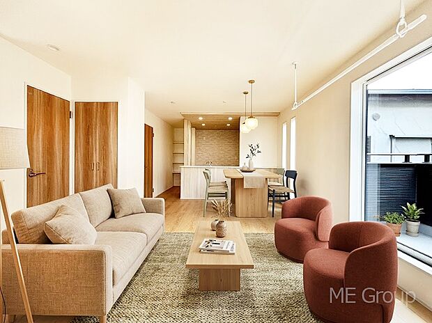 【リビング】プライバシーも守れる2階リビングは明るく開放感たっぷり　※家具はCGです