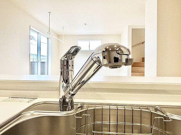 【その他設備(浄水器)】いつでも清潔なおいしいお水を。一つの水栓で水道水と浄水を使い分け。