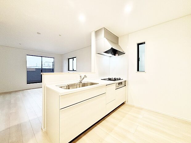 【ダイニングキッチン】料理をしながらご家族との会話を楽しめる対面カウンターキッチン