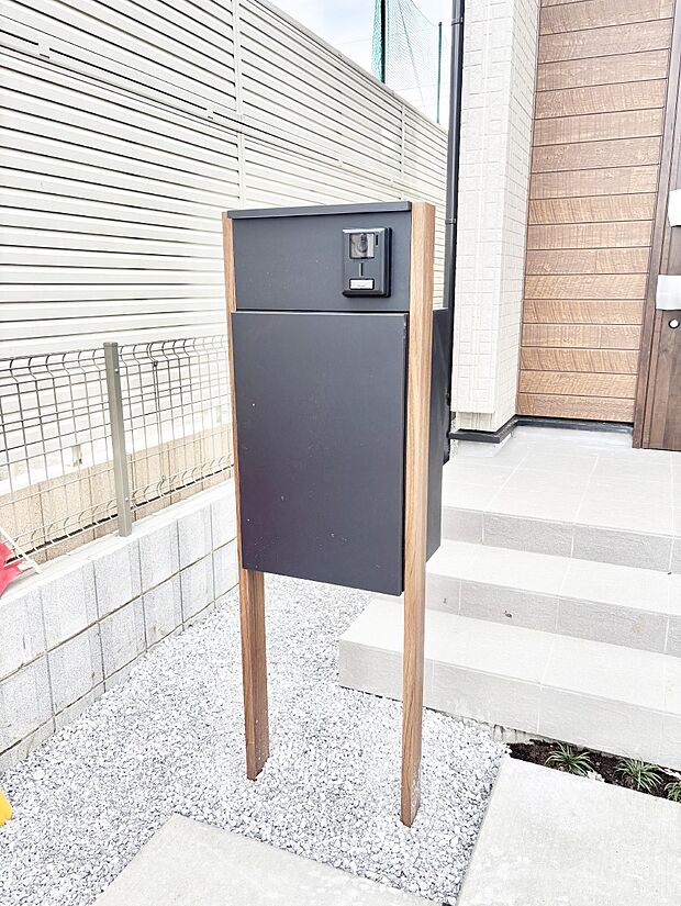 【その他現地】表札・インターホン・ポストをひとつに集約