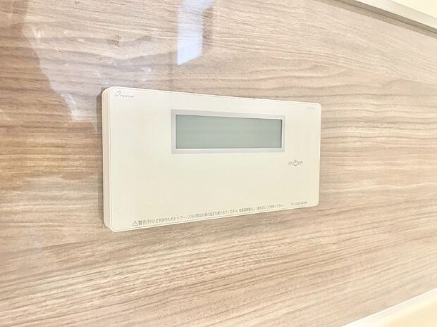 【発電・温水設備(浴室給湯器スイッチ)】スイッチ1つで一定量の湯を浴槽に張ったり、保温や追い焚きが可能！