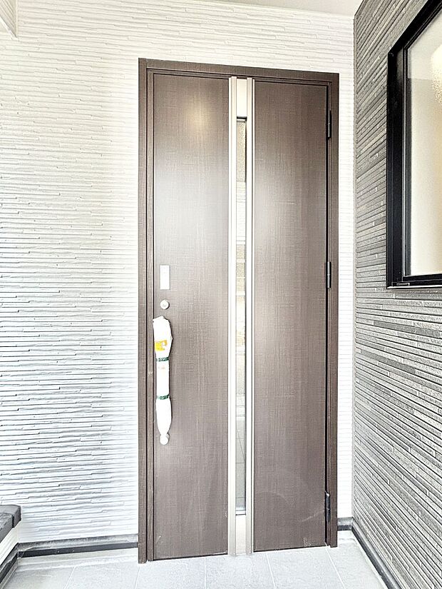 【玄関】大切な家族、来客を出迎える玄関。