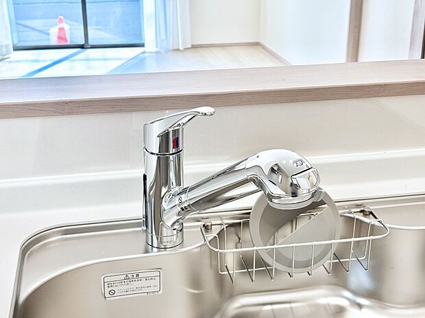 【その他設備(浄水器)】いつでも清潔なおいしいお水を。一つの水栓で水道水と浄水を使い分け。