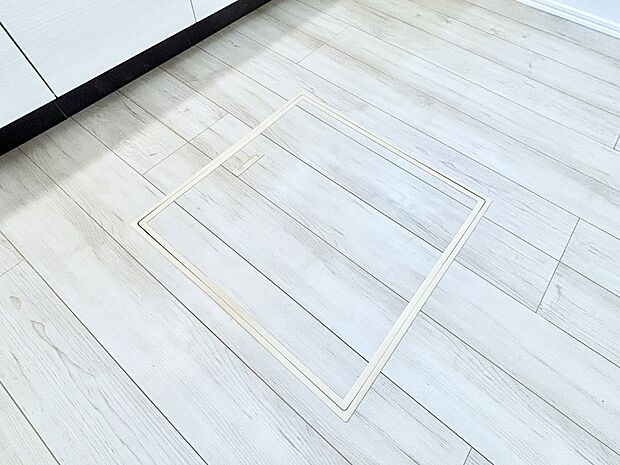 【その他設備(床下収納)】床下収納付き！日用品・非常用品の収納にも大活躍。