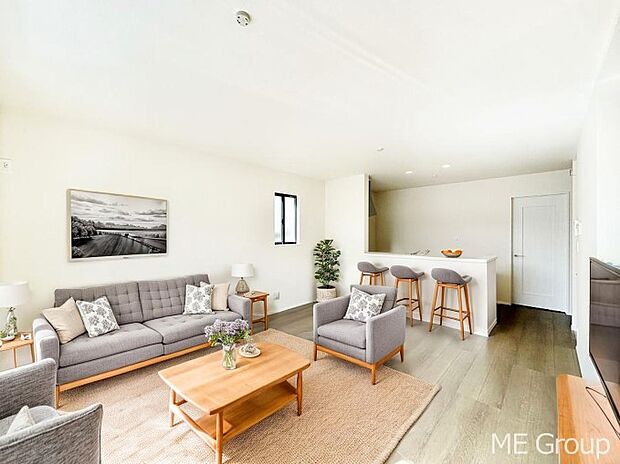 【リビング】プライバシーも守れる2階リビングは明るく開放感たっぷり! ※家具はCGです