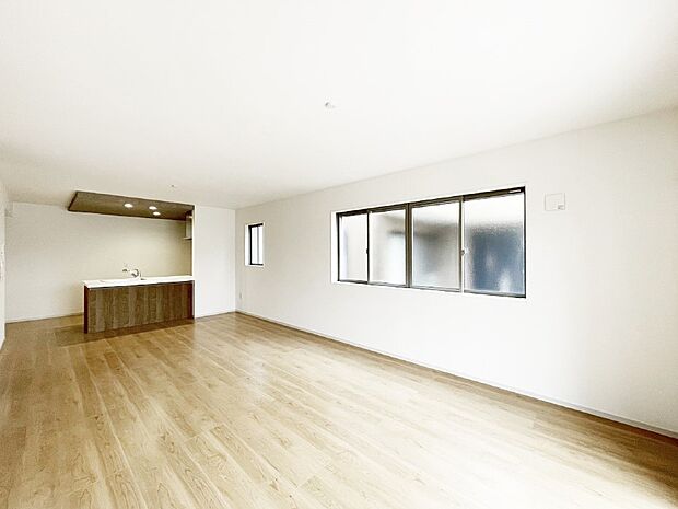 【ダイニング】家族の笑顔が自然と生まれてくる、そんな雰囲気のダイニングに仕上がっています。