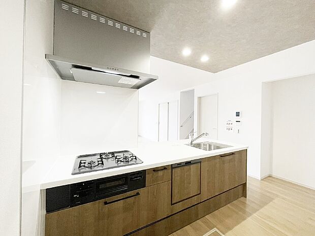 【ダイニングキッチン】カウンター越しにお話しをしながら毎日のお料理をもっと楽しく