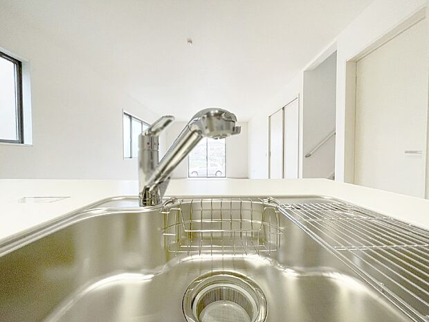 【その他設備(浄水器)】いつでも清潔なおいしいお水を。一つの水栓で水道水と浄水を使い分け。