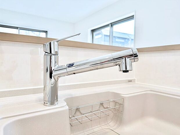 【その他設備(浄水器)】いつでも清潔なおいしいお水を。一つの水栓で水道水と浄水を使い分け。