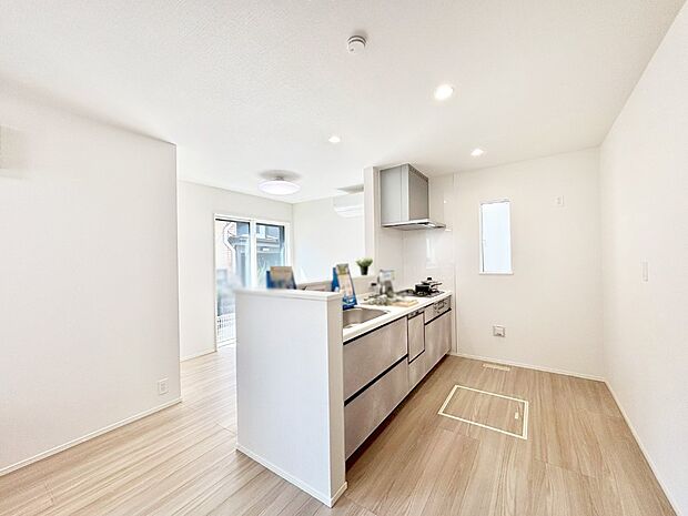 【ダイニングキッチン】カウンター越しにお話しをしながら毎日のお料理をもっと楽しく