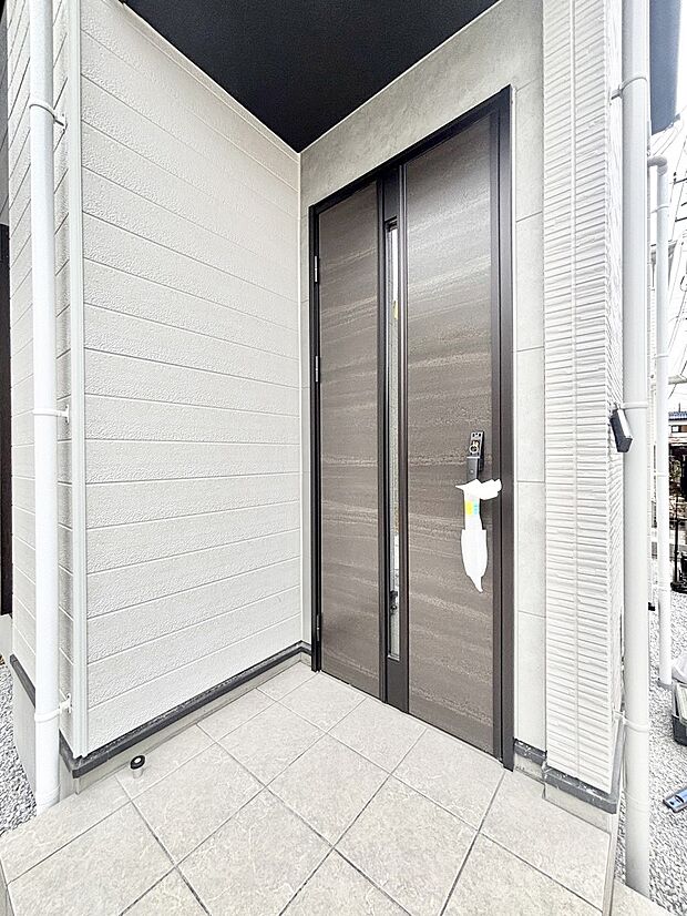 【玄関】大切な家族、来客を出迎える玄関。