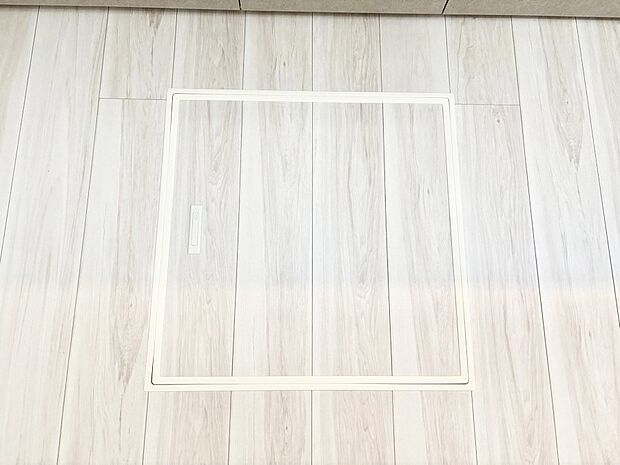 【その他設備(床下収納)】床下収納付き！日用品・非常用品の収納にも大活躍。