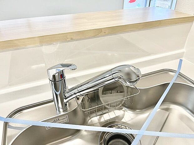【その他設備(蛇口一体型浄水器)】浄水器一体型のキッチンで洗い物用・料理用と切り替え簡単！