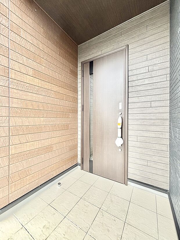 【玄関】大切な家族、来客を出迎える玄関。