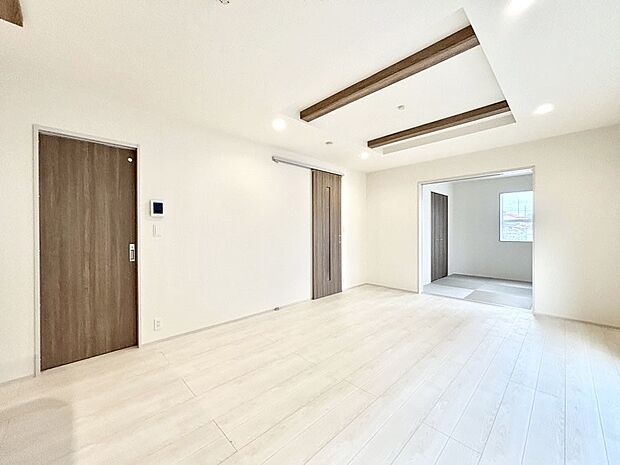 【ダイニング】家族の笑顔が自然と生まれてくる、そんな雰囲気のダイニングに仕上がっています。