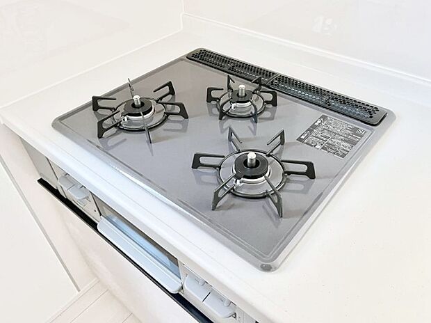 【その他設備(Ｓｉセンサーコンロ)】ガスコンロはＳｉセンサー搭載。火力調節や焦げ付き・消し忘れも防いでくれます。