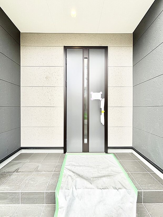 【玄関】大切な家族、来客を出迎える玄関。