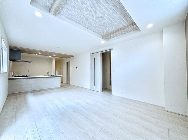 【リビングダイニング】家族団らんの時間も増えそうなくつろぎのリビングダイニング。   